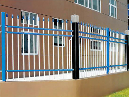 三杆护栏